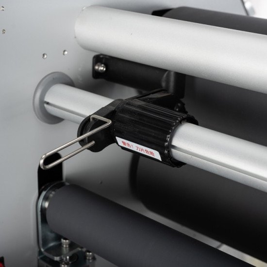 Plastificatrice professionale automatica LF1700-D1 grande formato 1600 mm Plastificatrice professionale automatica LF1700-D1 grande formato 1600 mm